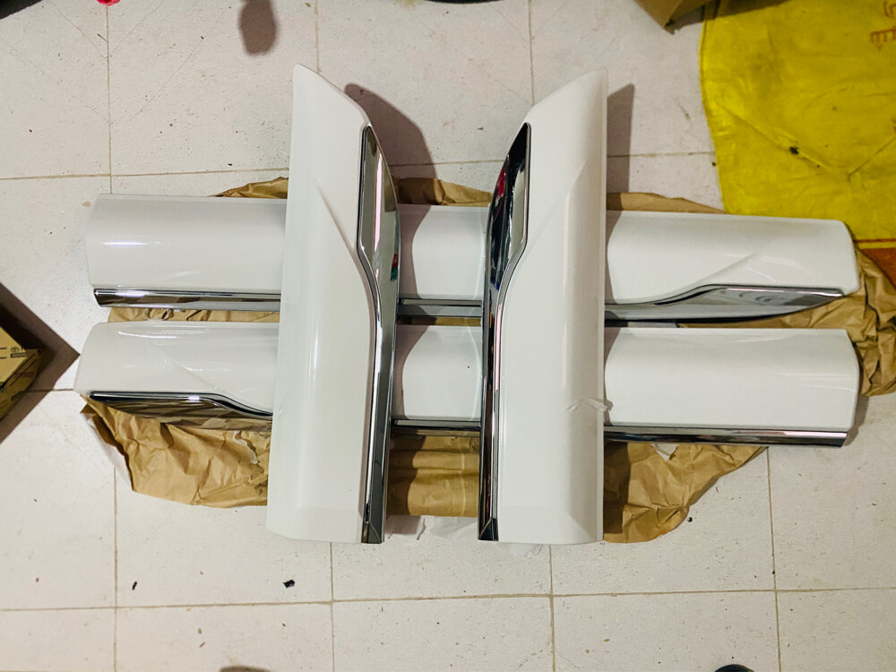 Side Door Moulding / Lower Door Tri - 2