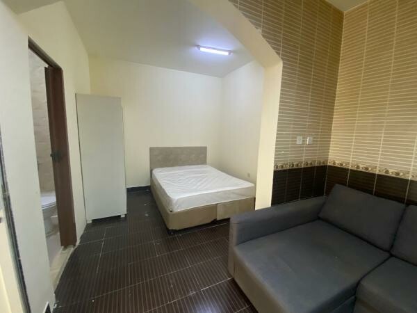Spacious FF Studio near metro link - 7