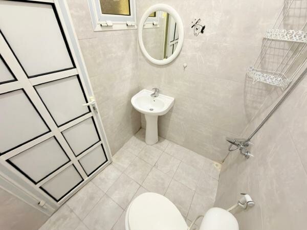Spacious 1BHK type studio outhouse - 4