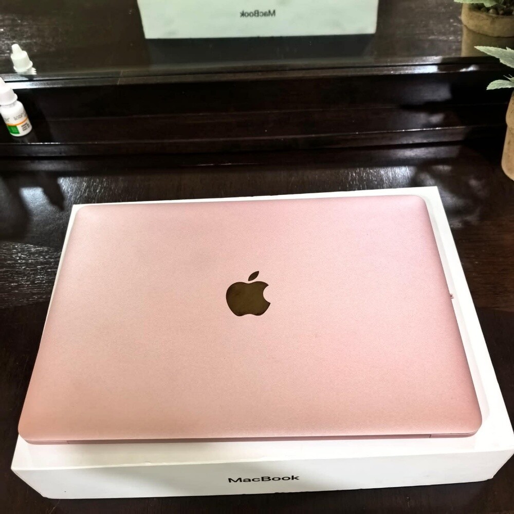 MacBook - 1