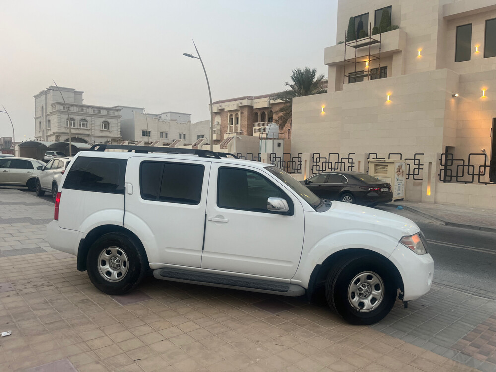 Nissan pathfinder good condition  - 2