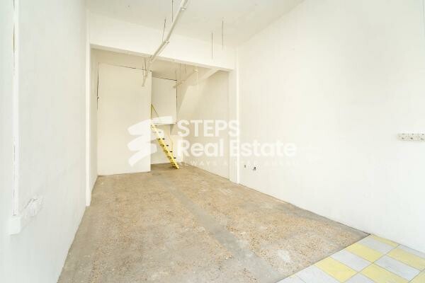 retail shop in busy Al Gharafa - 2