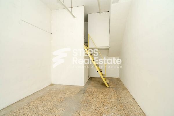 retail shop in busy Al Gharafa - 5