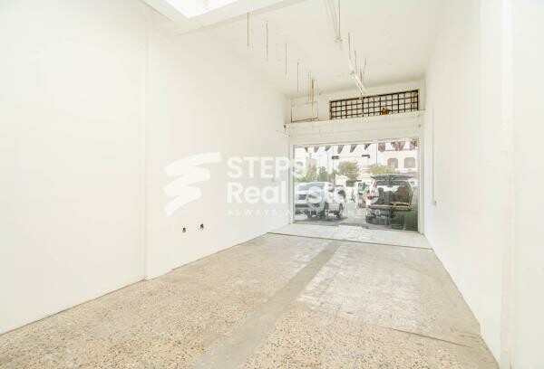 retail shop in busy Al Gharafa - 11