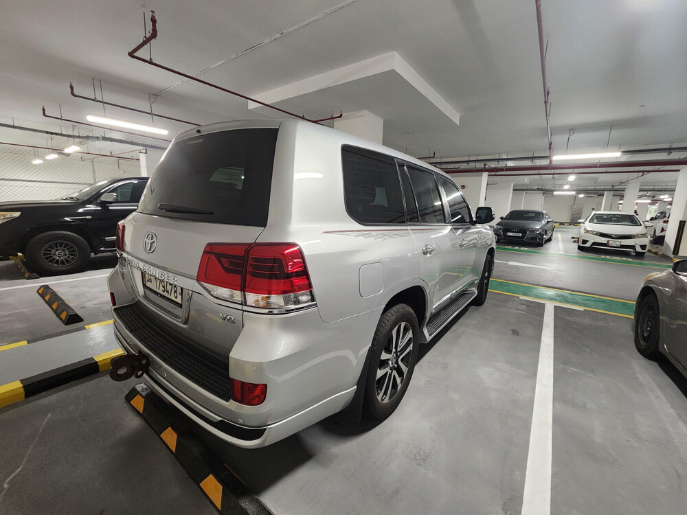 Land Cruiser GXR grand turning  - 2