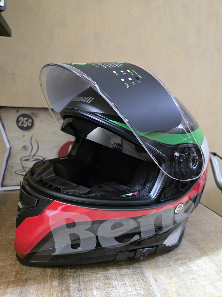 200 Qr helmets - 1