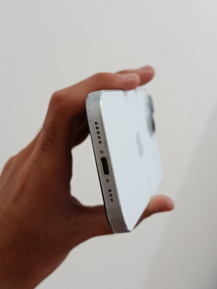 آيفون 15 ابيضّ  - 3