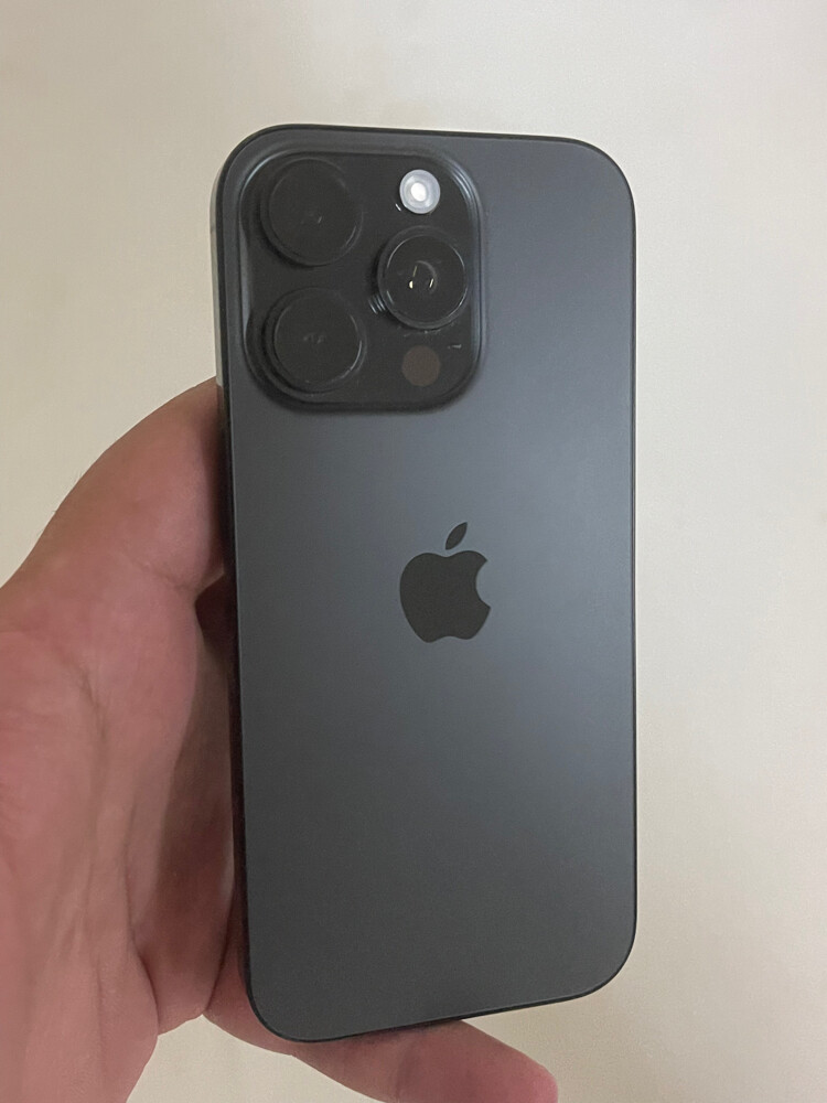 iPhone 16 pro  - 1