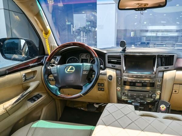 Lexus LX 570 2011 - 6
