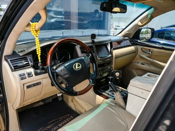Lexus LX 570 2011 - 4