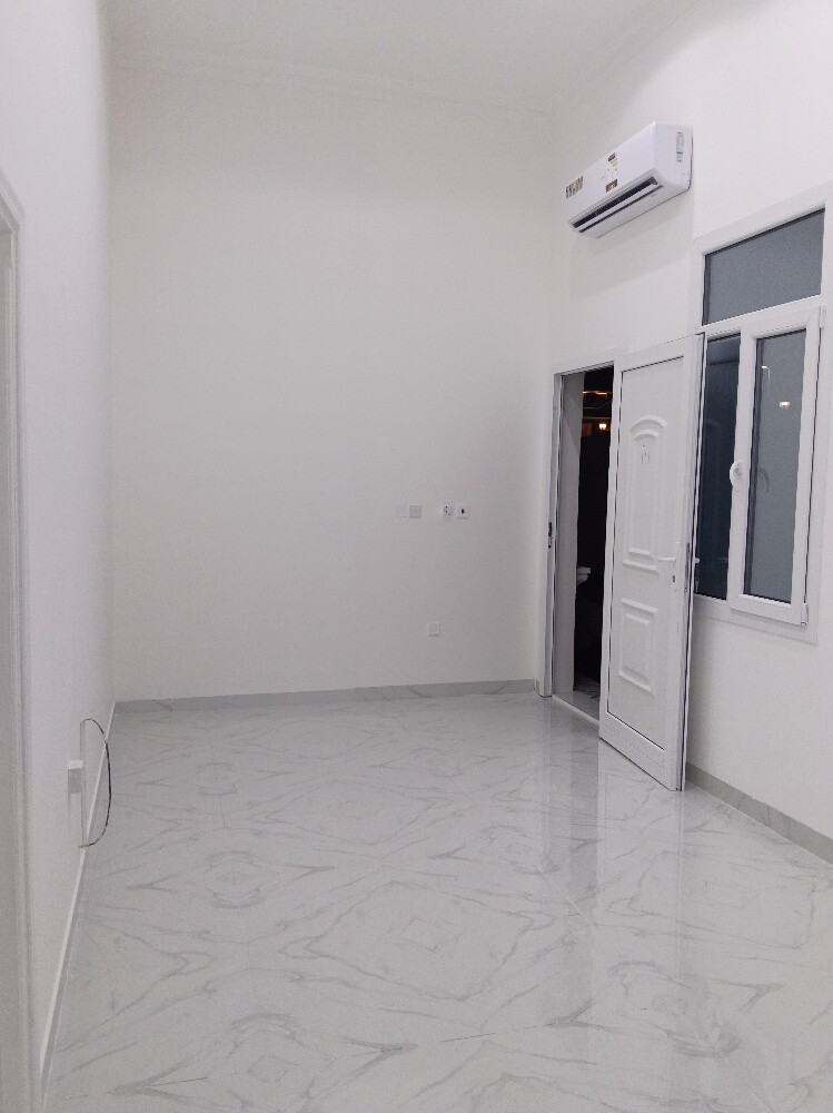 للإيجار شقق معيزر اول ساكن 2غرفة - 4