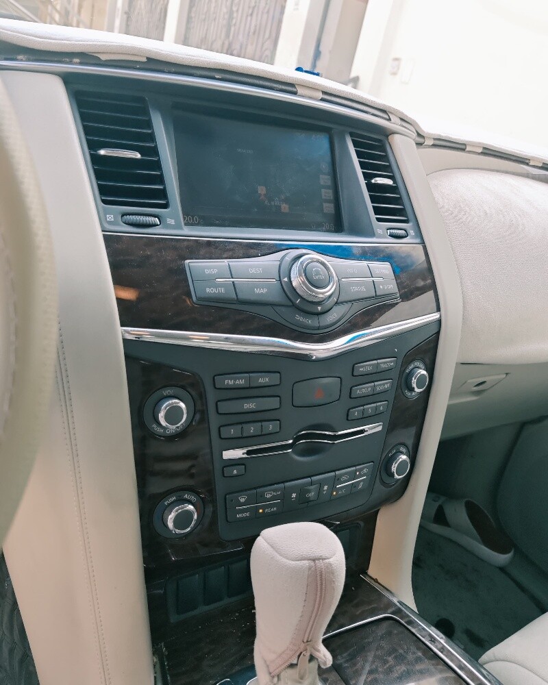 Low km Nissan patrol se full option - 12