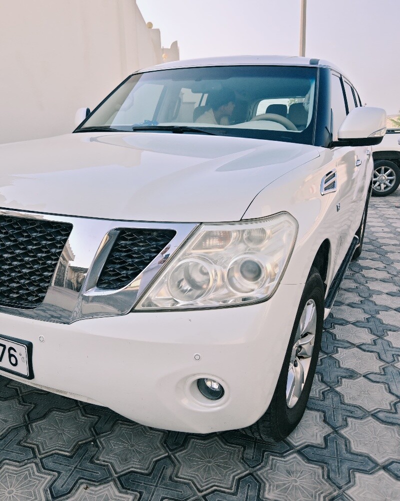 Low km Nissan patrol se full option - 2