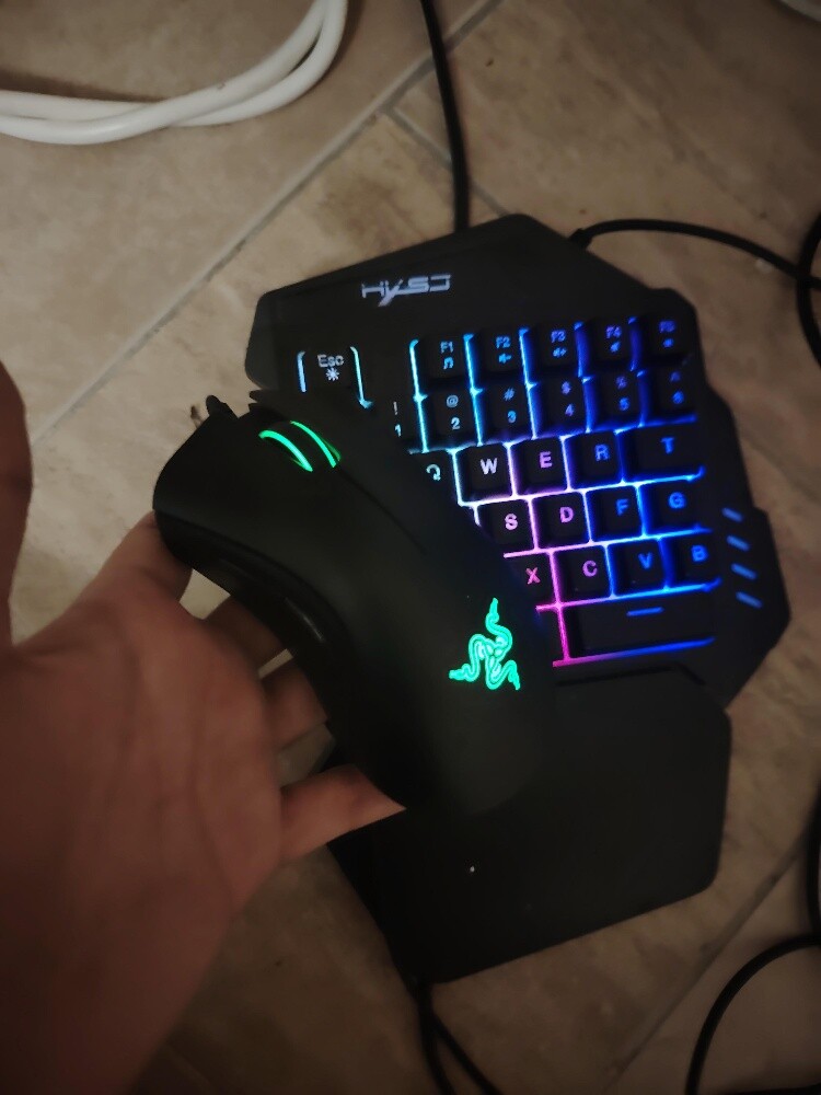 razer DeathAdder Essential mouse - 2