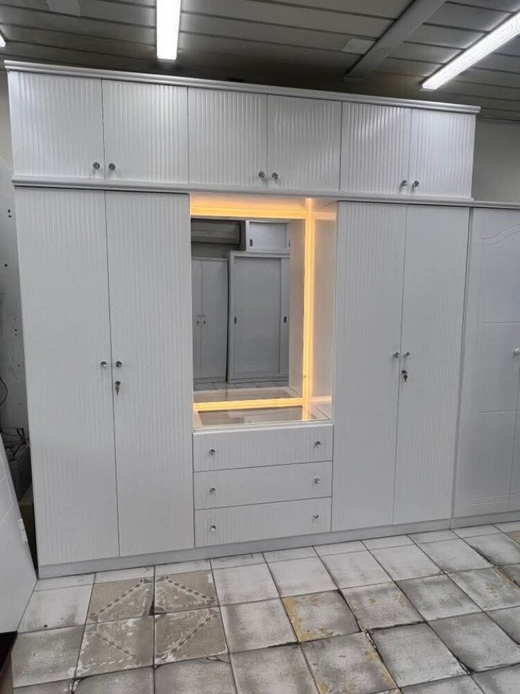Dressing table available new good - 16
