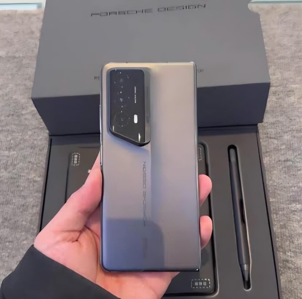 PORSCHE DESIGN HONOR Magic V2 RSR - 1