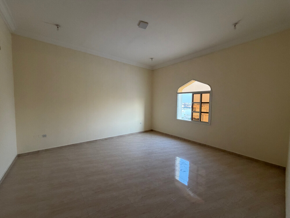للبيع بيت الوكره شارعين زاويه 505 - 2