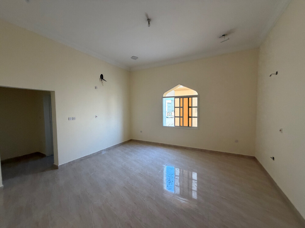 للبيع بيت الوكره شارعين زاويه 505 - 6
