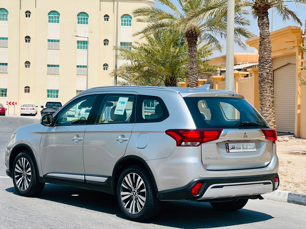 MITSUBISHI OUTLANDER 2020 - 10
