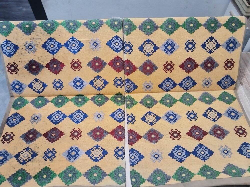 A floor seating set that opens and - 7