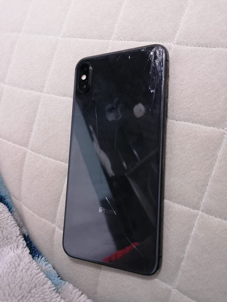 iPhone XS Max 64ram 8g room  - 2