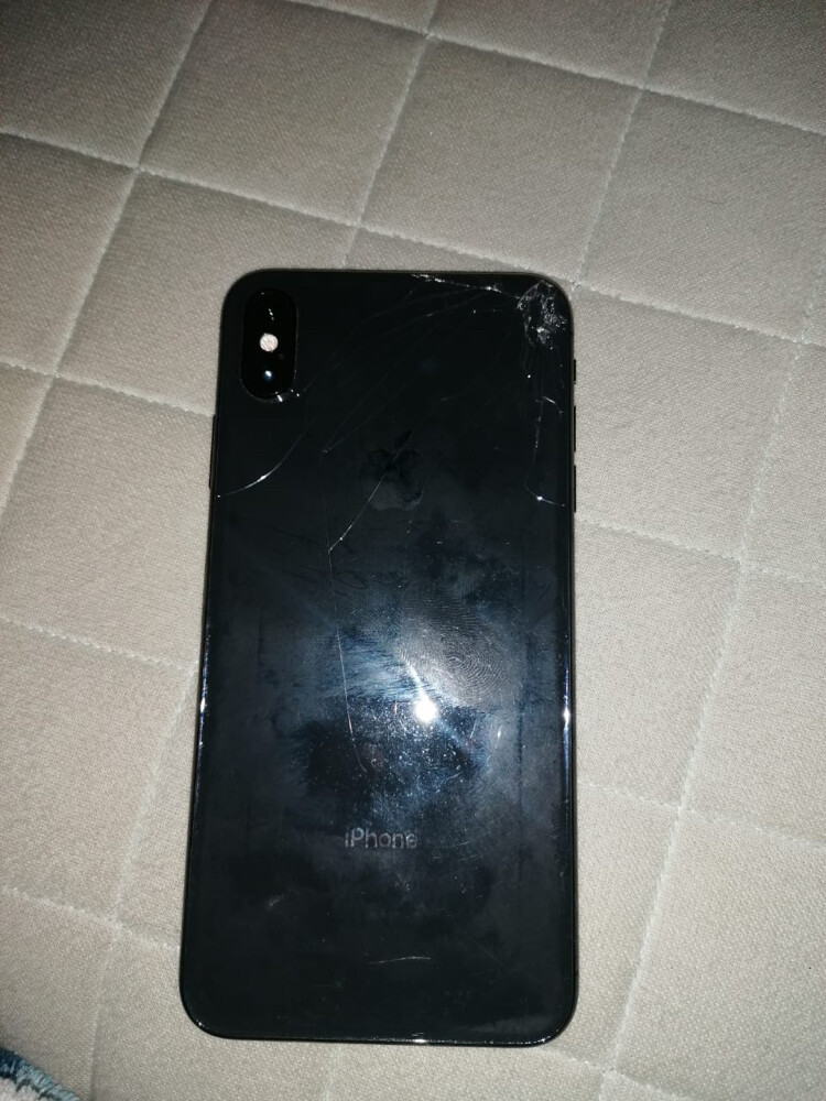 iPhone XS Max 64ram 8g room  - 4