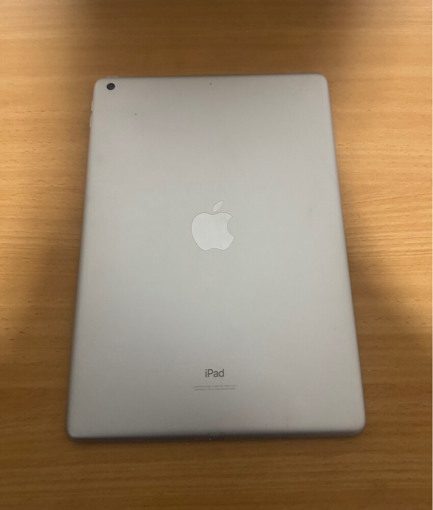 iPad 7th gen , iOS 18 , original  - 2
