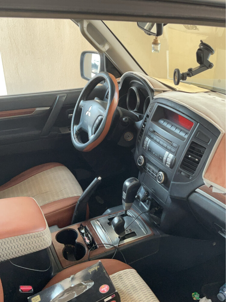 Mitsubishi pajero 2008 - 3
