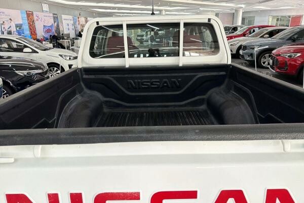 NISSAN NAVARA 4X2 AT 2020 67,956KM - 11