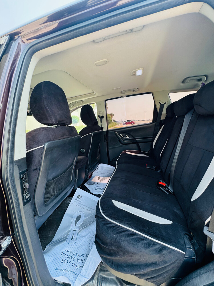 Mahindra XUV 500, 2018 W10 - 17