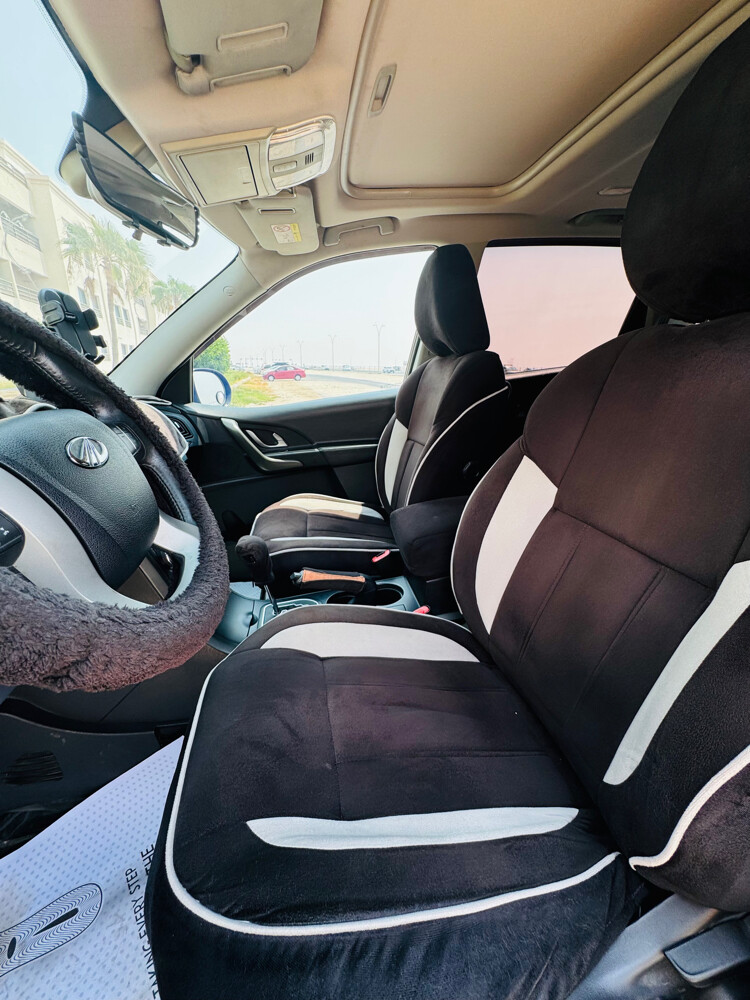 Mahindra XUV 500, 2018 W10 - 18