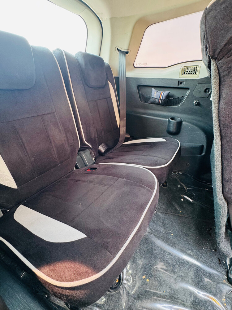 Mahindra XUV 500, 2018 W10 - 13