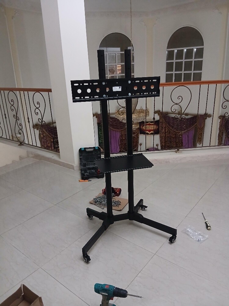 Troilly stand moving sale - 1