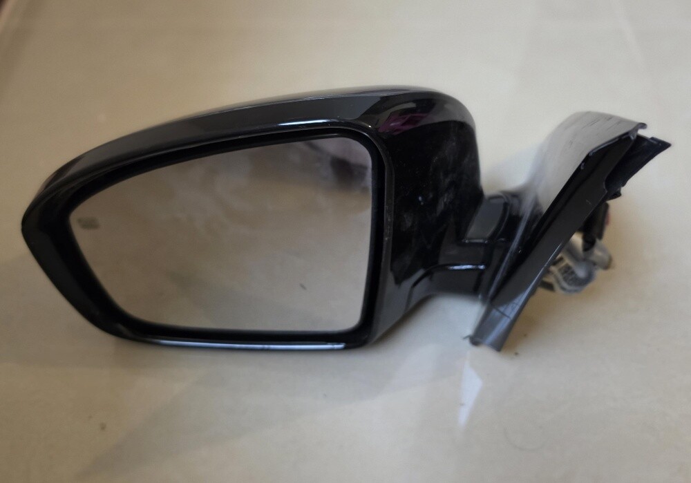nissan pathfinder  driver mirror - 2