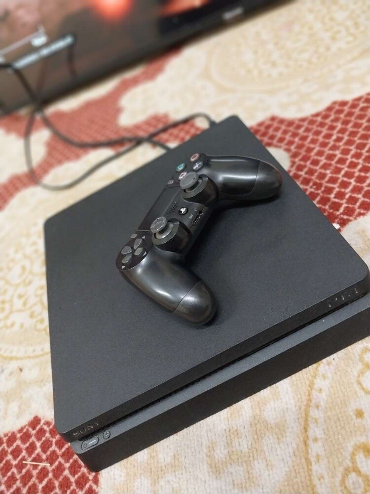 PS4 Console with Controller, Cables - 3