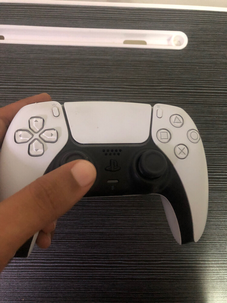 2 PS5 Controllers - 4