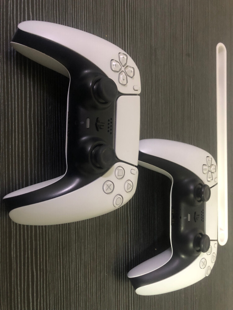 2 PS5 Controllers - 3