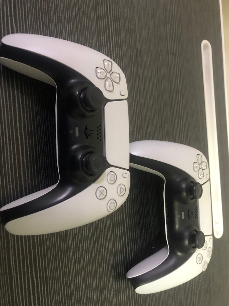 2 PS5 Controllers - 2