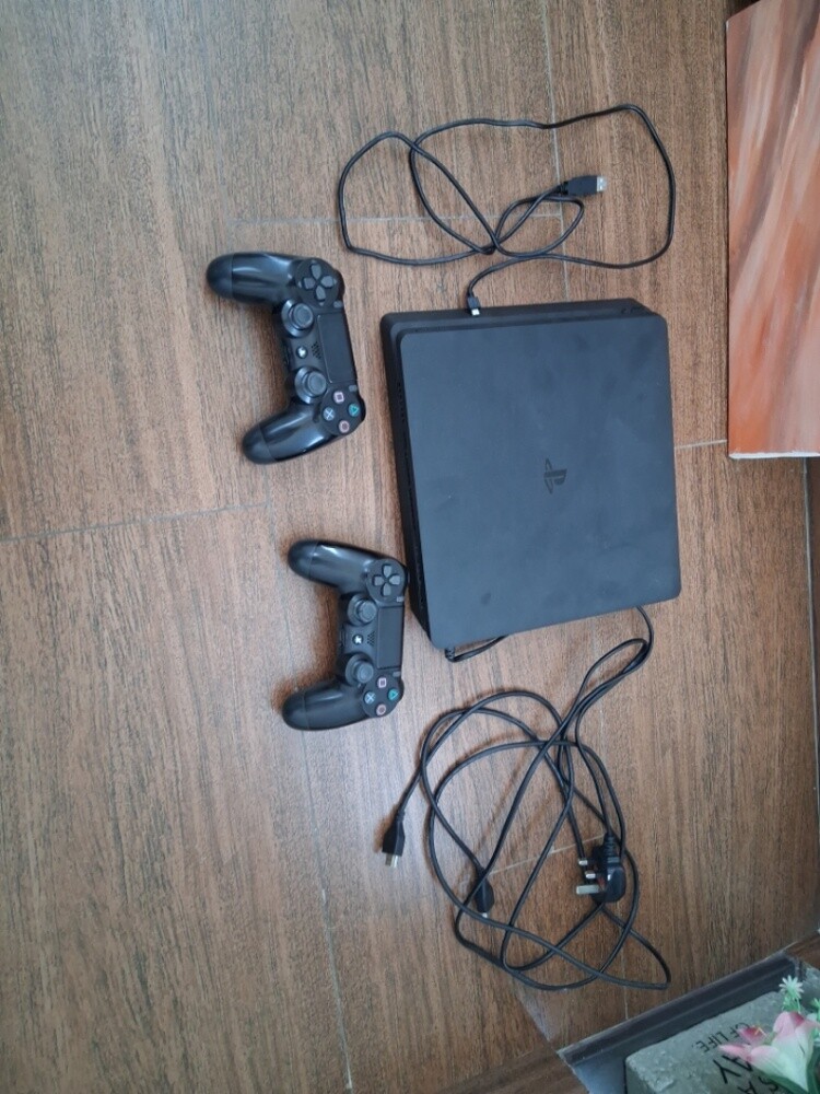 playstation 4 - 2