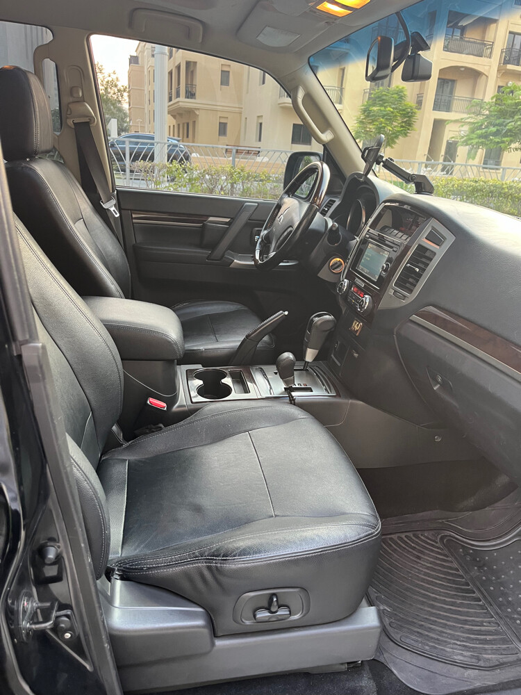 Pajero 2016, GLS 6 cyl, 178,000 km - 6