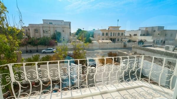 فيلا مستقلة من 5 غرف نوم  الدفنة - 9