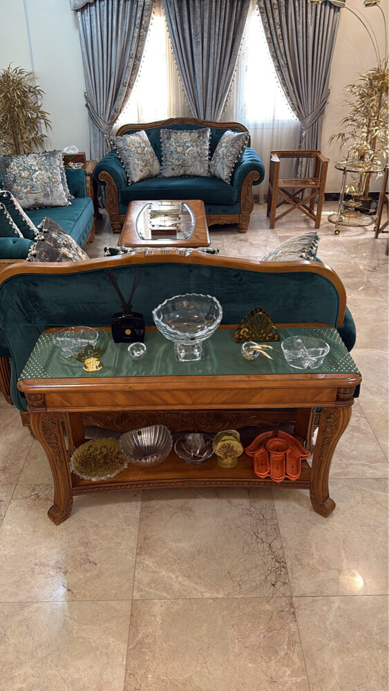 Sofas with 4 Tables - 8