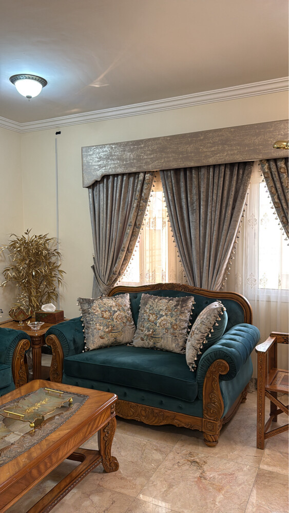 Sofas with 4 Tables - 6