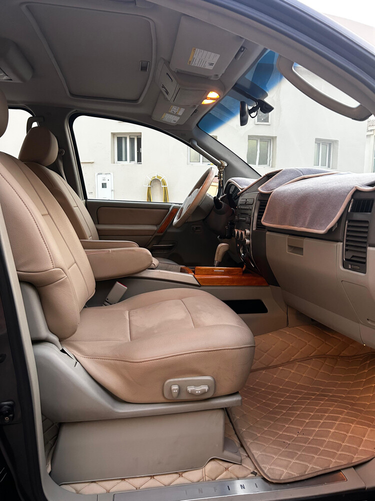 Infiniti QX56  - 10