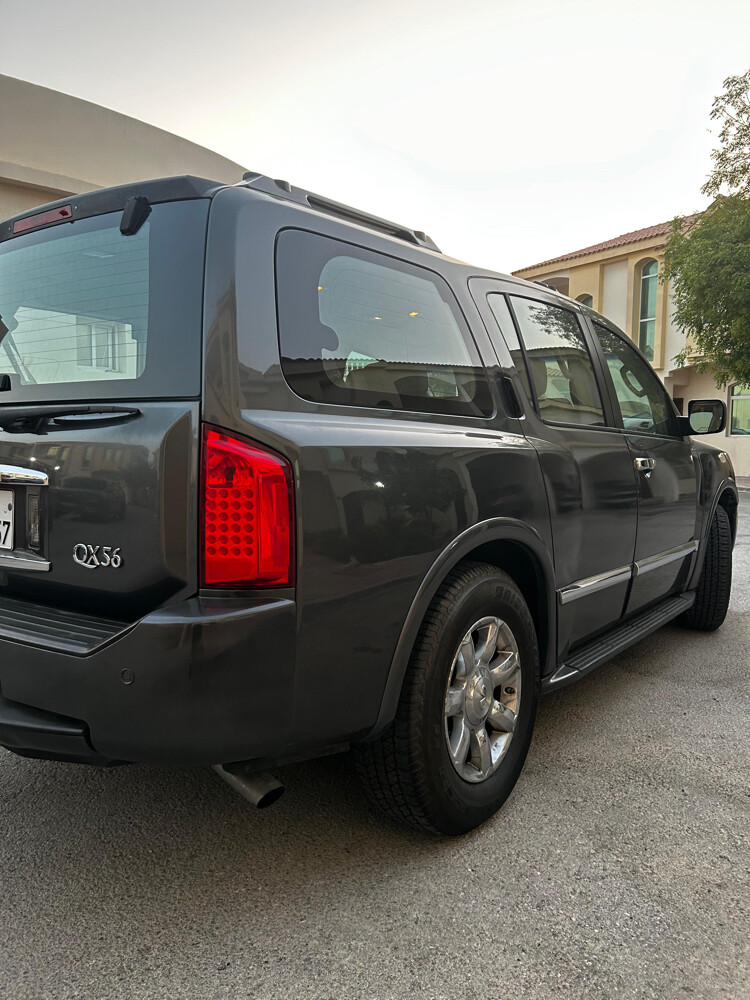 Infiniti QX56  - 4