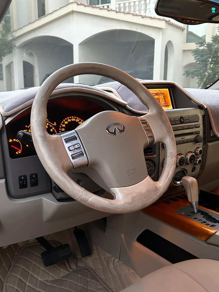Infiniti QX56  - 11