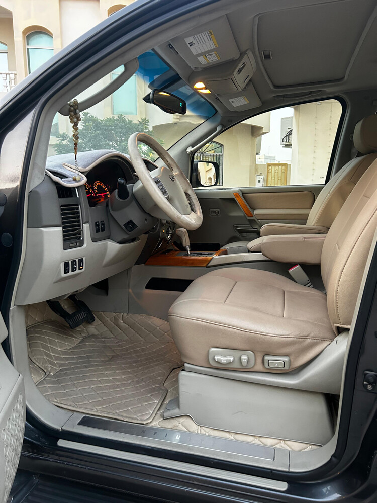 Infiniti QX56  - 7