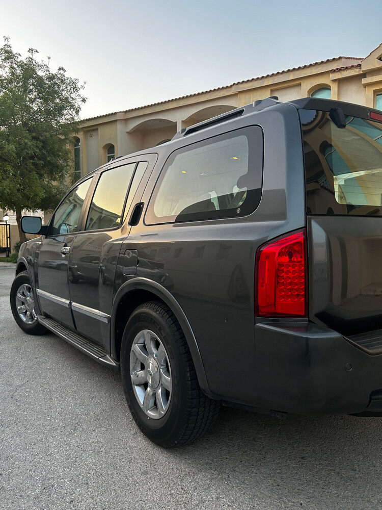 Infiniti QX56  - 6