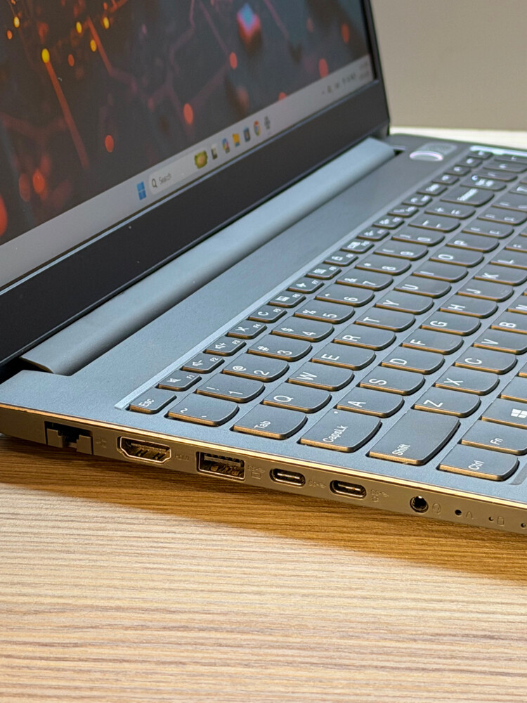 Lenovo ThinkBook - 6