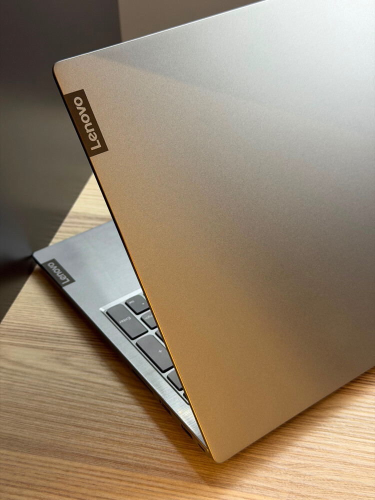 Lenovo ThinkBook - 8